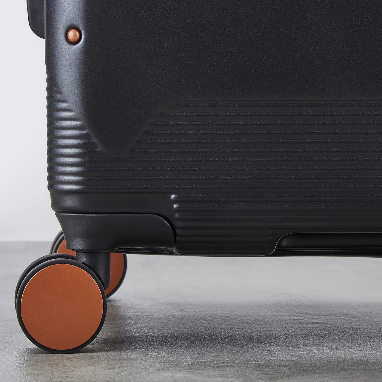 Rock Mayfair 4 Wheel Expandable Medium Suitcase - 65cm 5 Rock Mayfair 4 Wheel Expandable Medium Suitcase - 65cm - Image 5