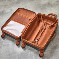 Rock Carnaby 4 Wheel Exp Medium Suitcase - 67cm -Luggage Superstore Rock Carnaby TR 0219 GRN Interior 80154.1660574370